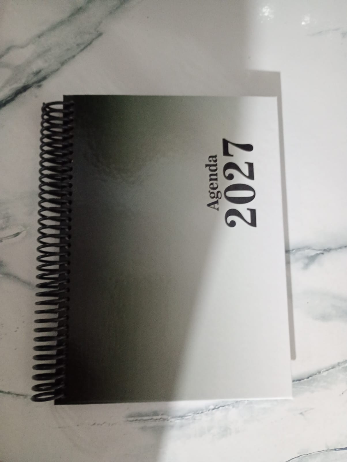 Capa de agenda 2027 impressa e encadernada, criada por cliente